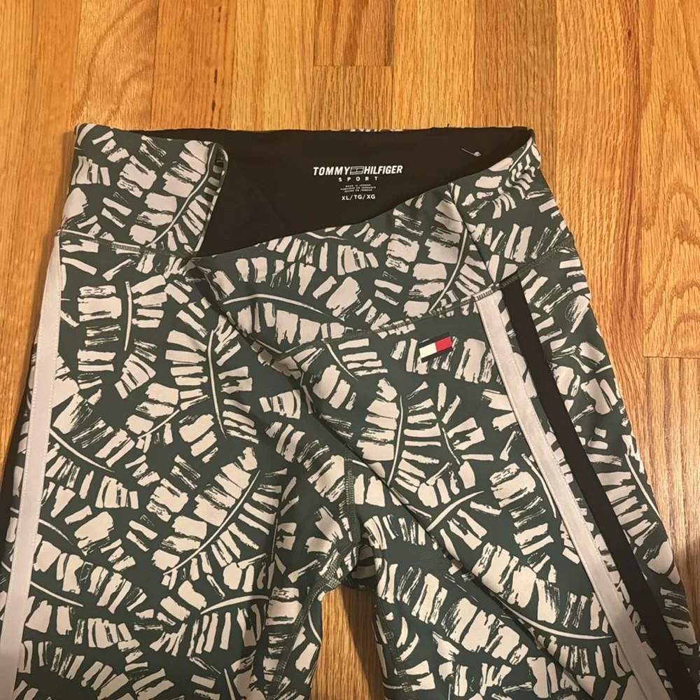 Tommy Hilfiger Sport Palm Print High Rise Compression Leggings - Picture 5 of 8